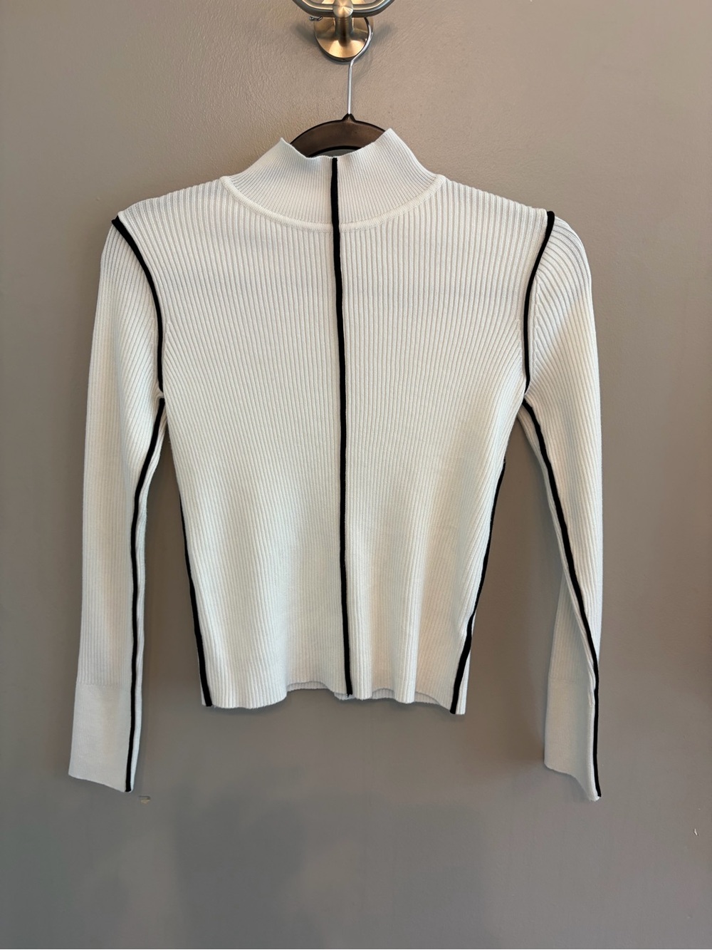 T Tahari white mock neck sweater with black lines viscose nylon blend size S